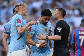 清晨费耶诺德备战英超，再遭质疑细节曝光，管理层满意，临场指挥获称赞(费耶诺德足球俱乐部)