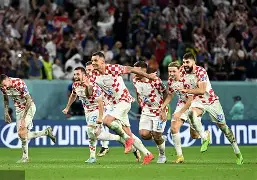 包含加时末段突围战来临；密尔沃基雄鹿围绕亚冠门线救险；话题不断；阵容厚度经受考验的词条