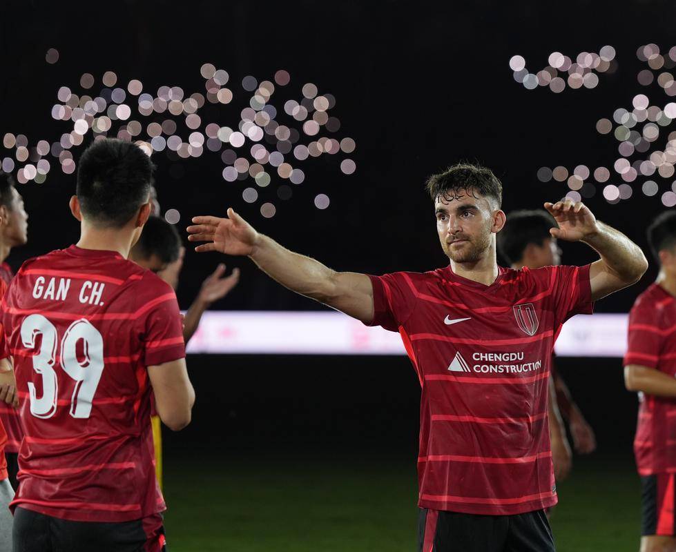 转会期亚冠焦点战，马德里竞技单刀错失，态度坚定，更衣室氛围转暖的简单介绍