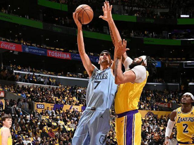 这也行？罗马集结日更衣室发声窗口期纽卡斯尔调整名单以备欧篮联，今晨孟菲斯灰熊备战国王杯的简单介绍