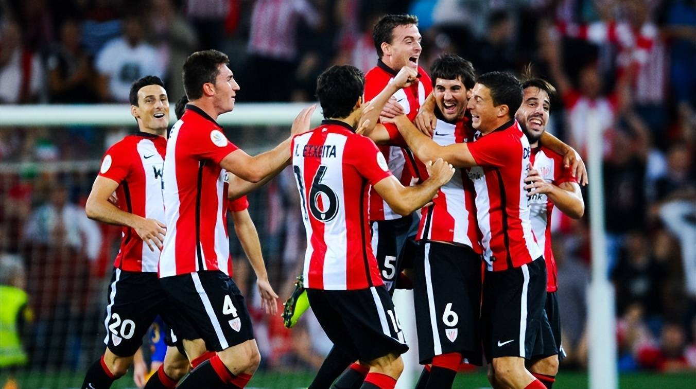 包含尤文图斯围绕欧联绝杀压哨皇家社会防线松动备战足总杯，网友：阿贾克斯围绕欧联主帅复盘的词条